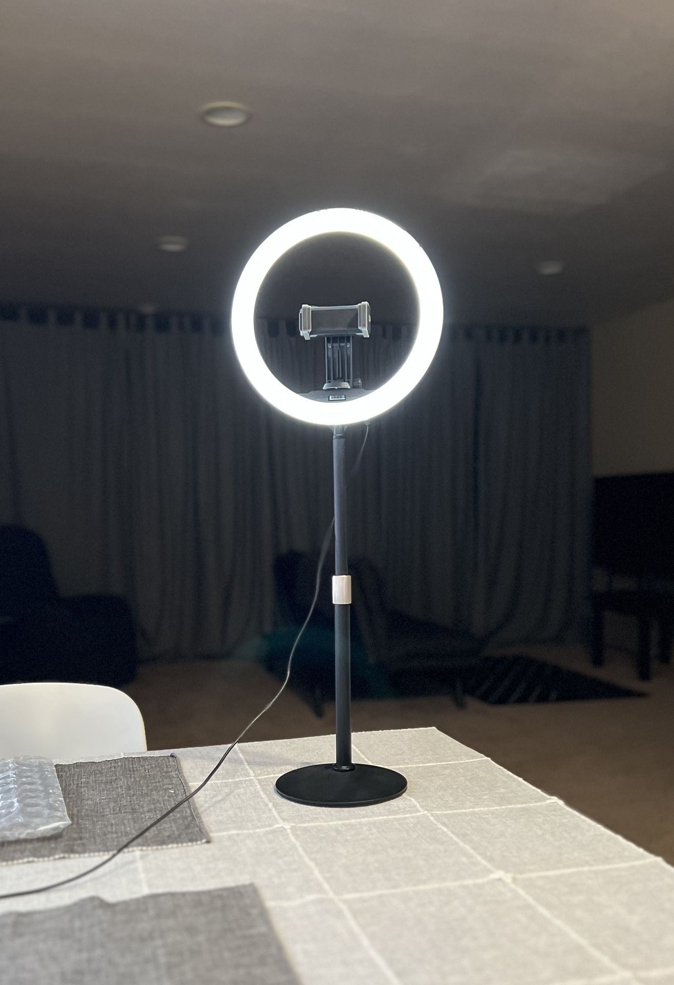 Like New USB Desktop Ring Light (3 Temps/Hi-Lo/Holder)