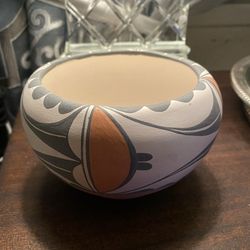 Handcrafted Zia Pueblo southwest pottery bowl. Signed
