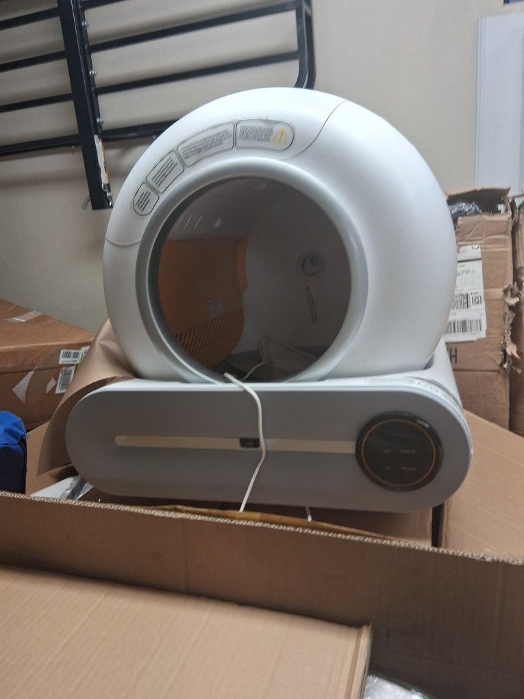 BRAND NEW Self Cleaning Litter BOX