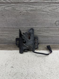 2007-2013 Chevy Silverado 1500 Hood Latch OEM
