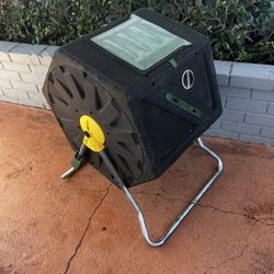 Miracle-Gro Compost Tumbler Single Chamber Outdoor 27.7 Gallons…IN CLEAN CONDITION…$55