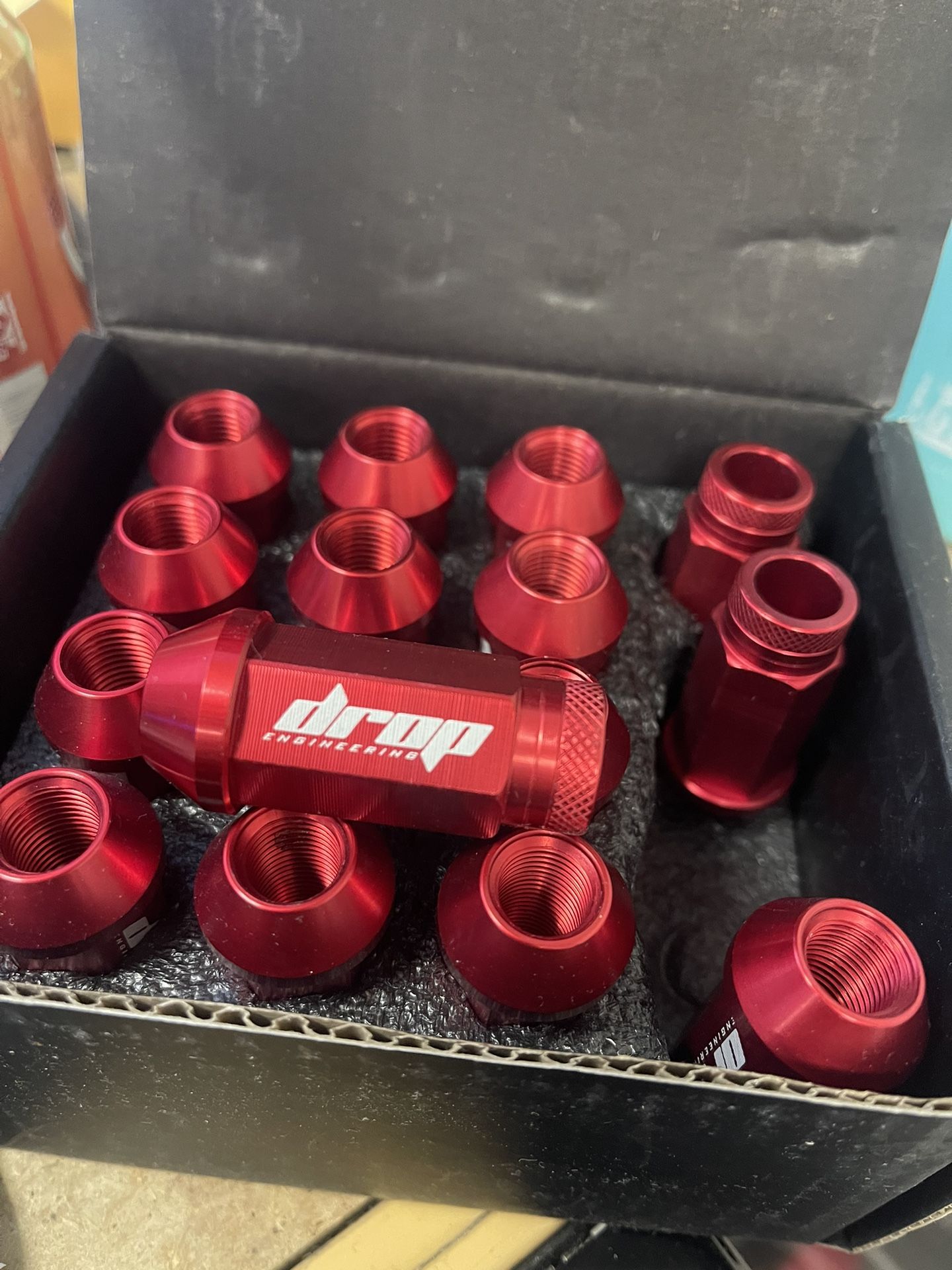 Drop engineering Red Cnc Lug Nuts 