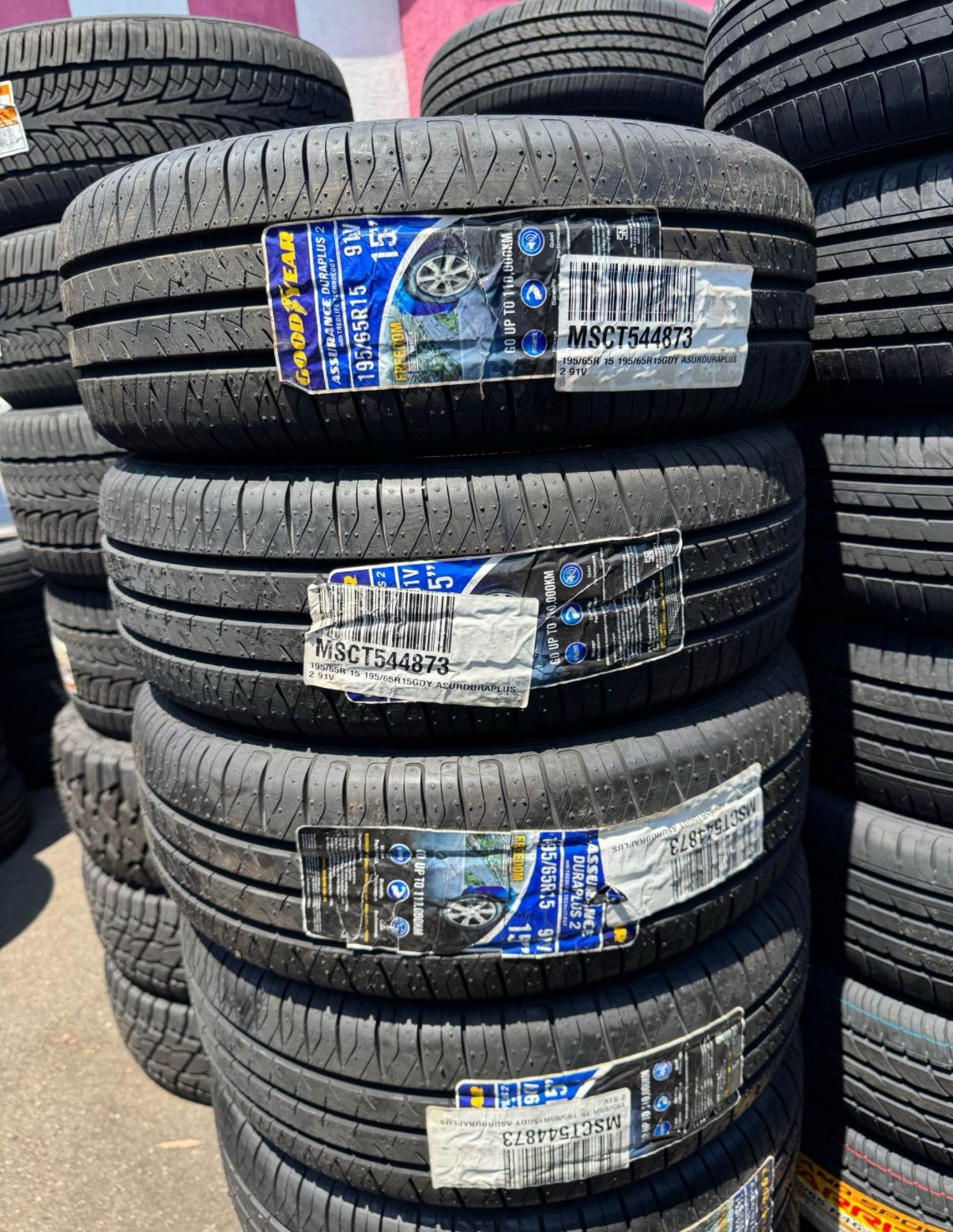 Vendo Set De Llantas 195/65/R15 Goodyear Instaladas Y BALANCEDAS Las 4 Por $300