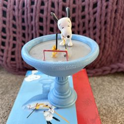 Department 56 Peanuts ~ Lets Play Hockey! (Animated) ~ Retired # 56-59105 IN BOX