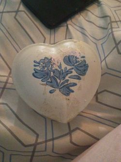 Heart-Shaped Ceramic Trinket Box