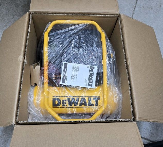 DEWALT XTREME Quiet 2 Stage 4.5-Gallon Portable Electric 200 PSI Hot Dog Air Compressor