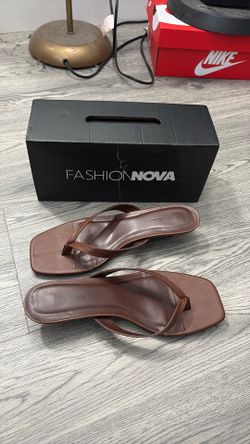 $8 brown kitten heels size 10