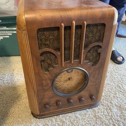 Silvertone Radio