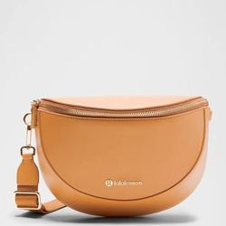 Lululemon Crossbody Saddle Bag Brown (Like New)