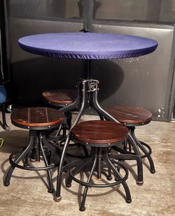 Adjustable height bistro table + 4 stools