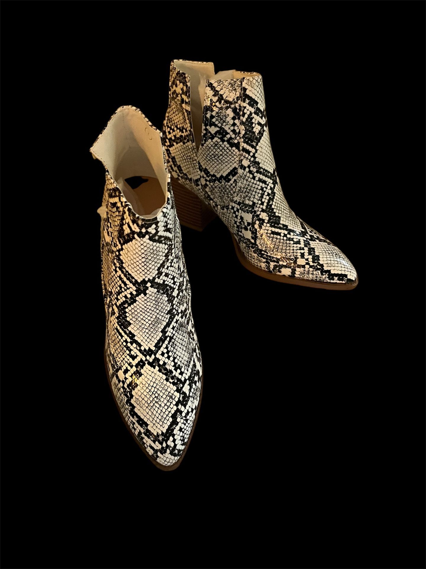 Huiyuzhi Snake Print Ankle Chucky Stack Heel Fashion Boots