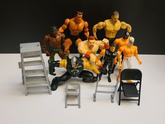 WWE Wrestlers LOT Of 8 Figures / Accessories 