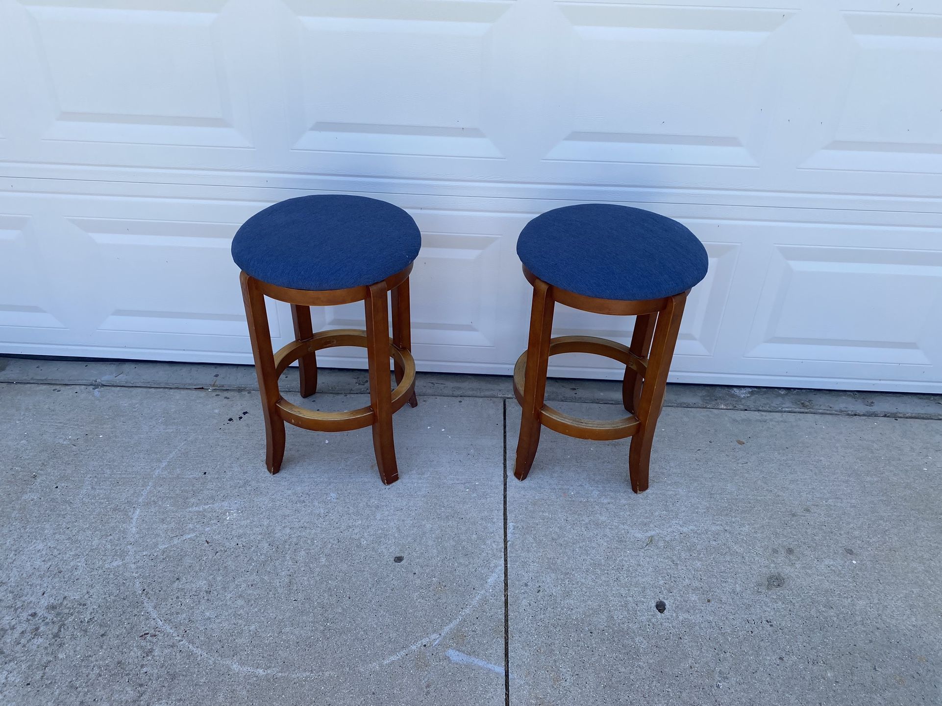 2x Wooden Stools