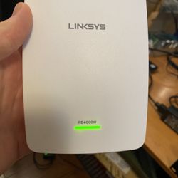 Linksys RE4000W Wi-Fi extender 
