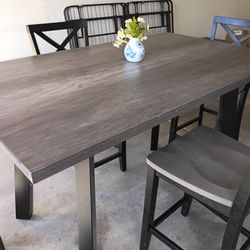 Tall beautiful Dining table from Cons