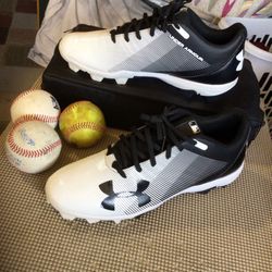 Under Armor Mens Baseball Or Softball Cleats Size US 9.5