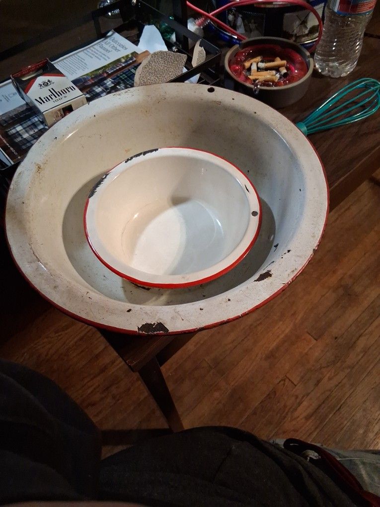 Antique Iconic  White With Red Trim Wash Bowles Vintage 