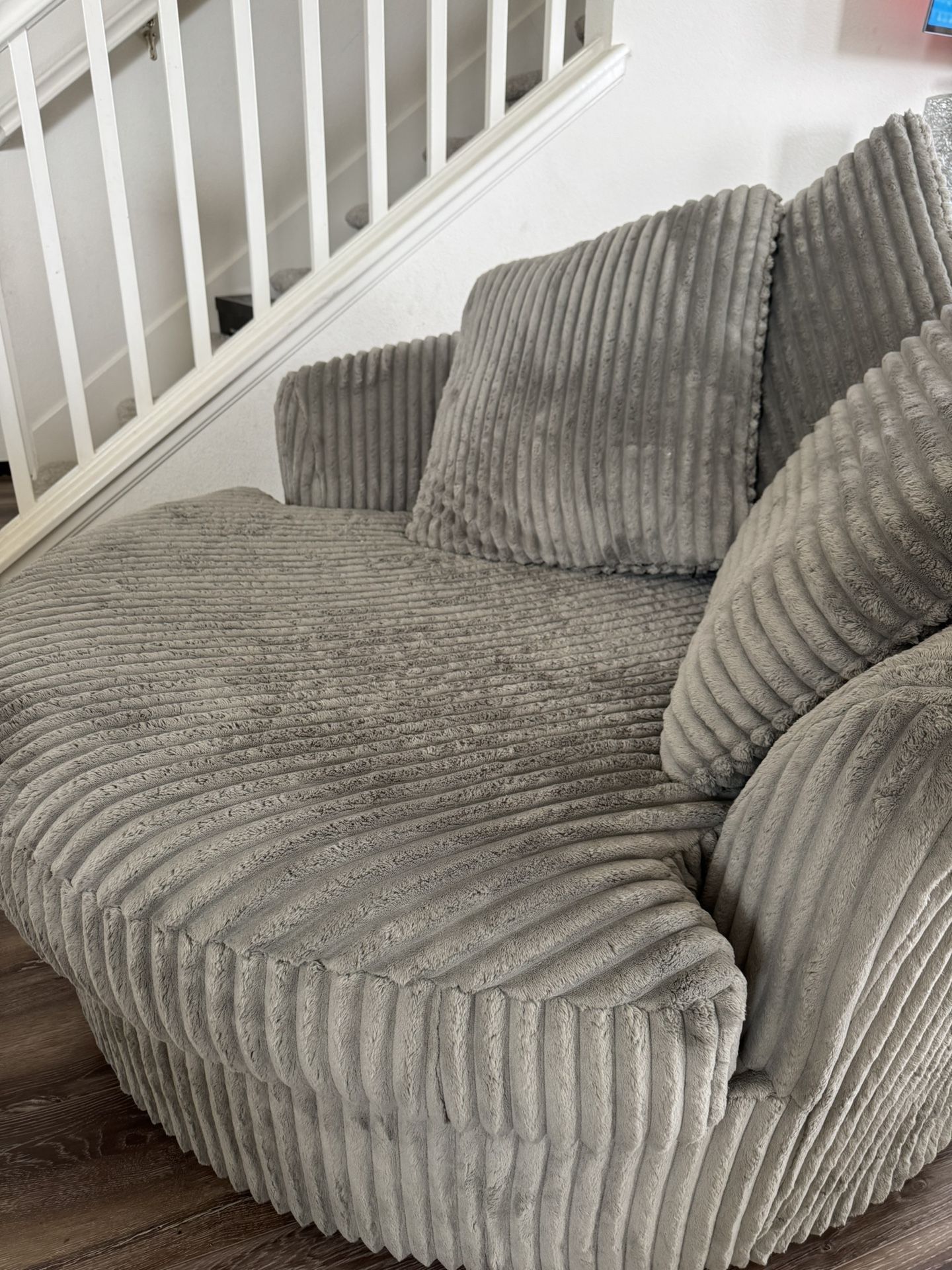 Lindyn Oversized Swivel Accent Chair