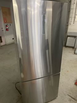 Haier 15 Cu. Ft. Counter-Depth Bottom Freezer Refrigerator - Works Great