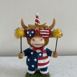 Stars & Stripes 2026 Patriotic Highland Cow With Sparklers 