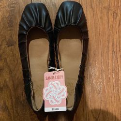 New Women’s Flat Shoes Size 8