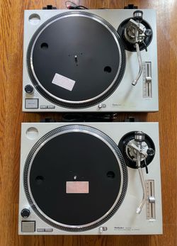 2 Technics 1200 MK2 Turntables In Great Working Condition Perfect For DJ, Vinyl, Serato, Rekordbox