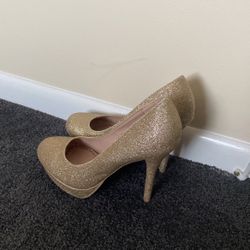Gold Women Hells Size 6 