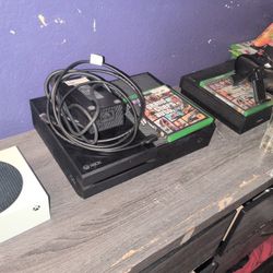 Xbox One 500 Gig With Both Cables And GTA 5 Fully Functional 