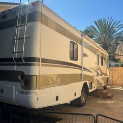 2004 Fleetwood Storm