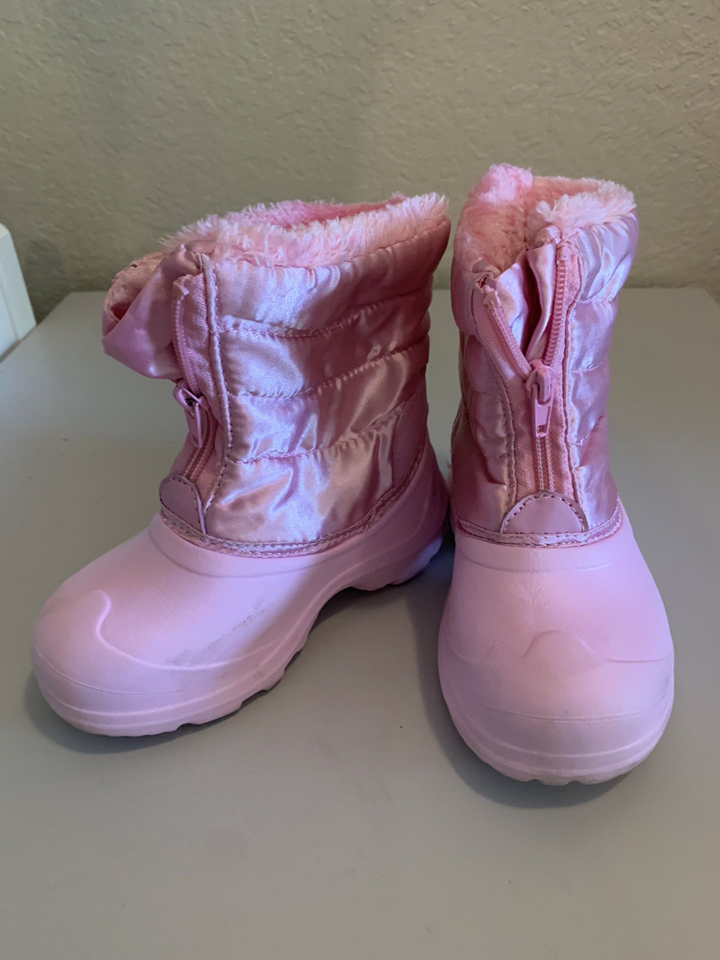 Girls 9 snow/winter boots