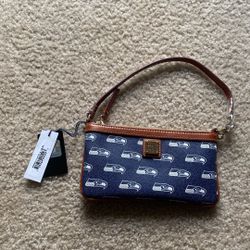 Dooney & Bourke 