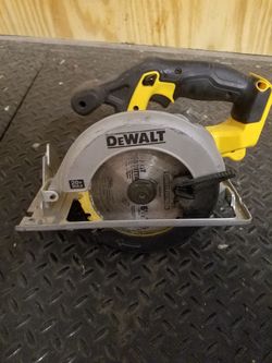Dewalt DCS393 saw