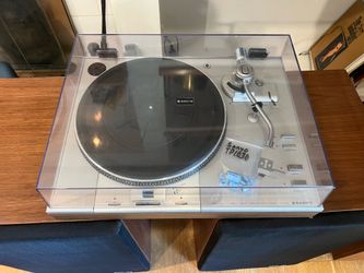Sanyo TP-1030 vintage, fully automatic direct-drive turntable, fully recapped.