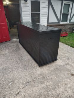 8ft Island With Shelf On Caster Wheels 