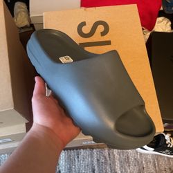 Yeezy Slides Slate Marine 