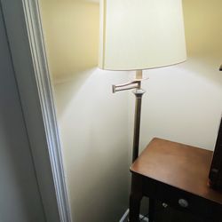 Floor lamp / Brass Base / White Round Shade 