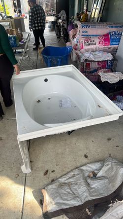 Bathtub With Walls