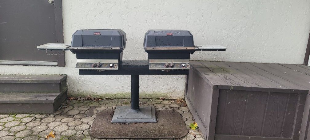 M&P NATURAL GAS GRILL. GREAT CONDITION