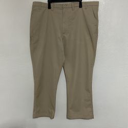 Casuals Roundtree & Yorke Man’s Cotton Pants, Beige Color, in Great Condition, Size 46/30, Flat Front