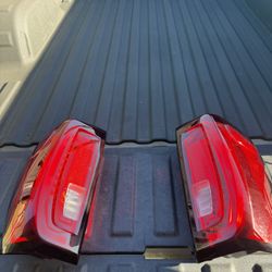 2019-2023 GMC Sierra Tail lights Perfect Condition 400$