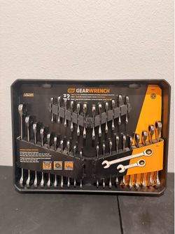 New GearWrench 32pc SAE/METRIC Ratcheting Wrench Set