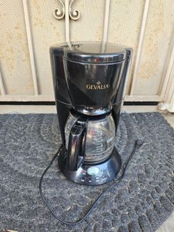 12 cup coffee maker works good