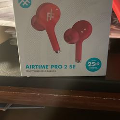 NEW ZAGG EAR BUDS WITH CHARGE POD
