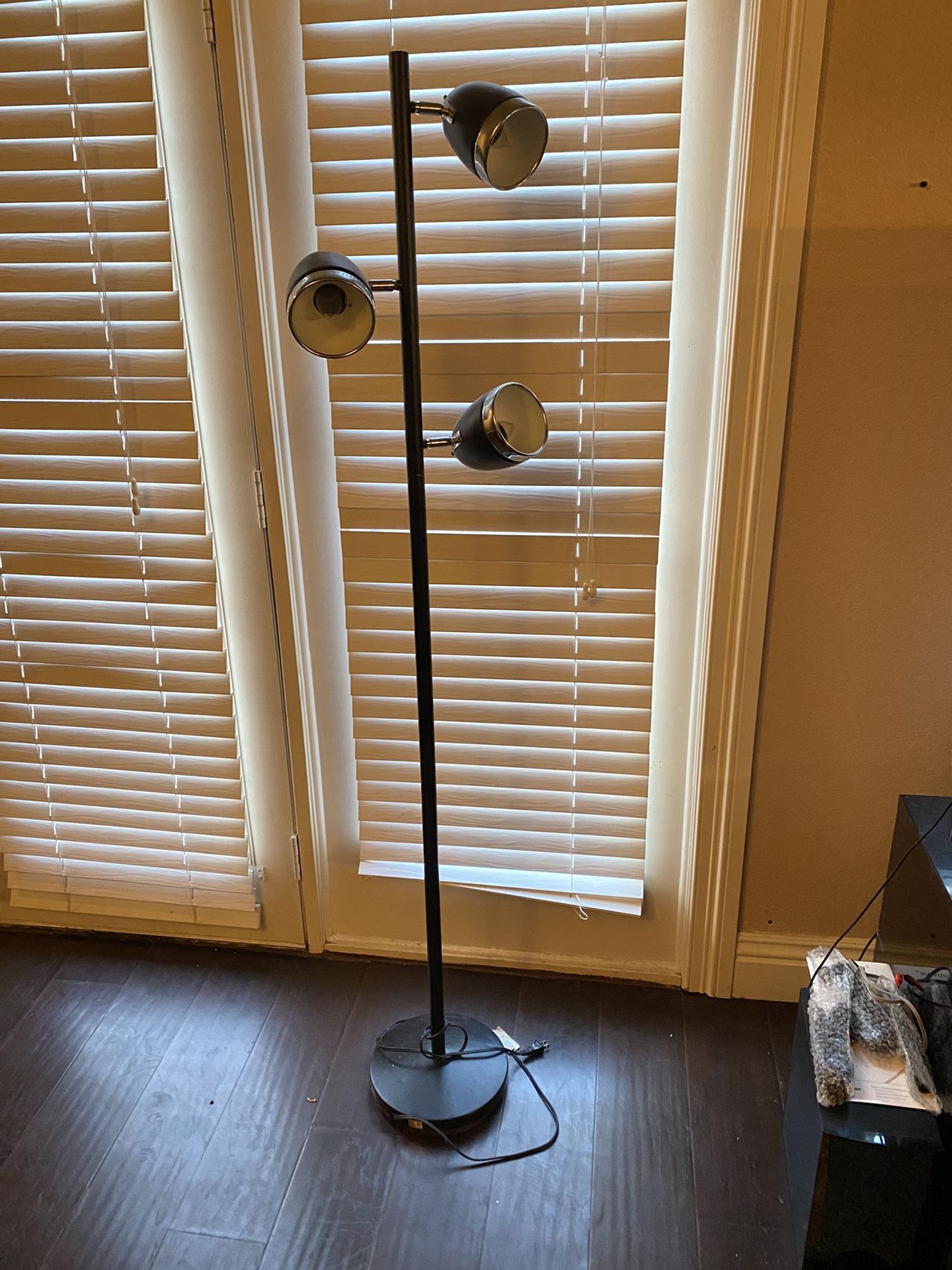 INDUSTRIAL STAND LAMP