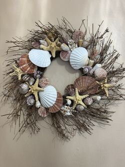 Pretty Shell Wreath 