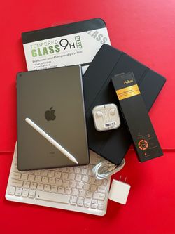 Apple IPad 8th Generation (10.2” Retina /Latest iOS 26/ 2020 model) 32GB with stylus pen, keyboard & Accessories