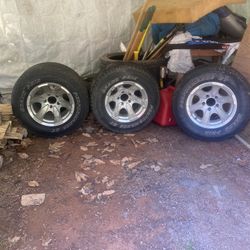 Chevy Troca  Are Will Traid For 22 Are 24 Rims 