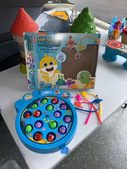 Baby shark fishing game