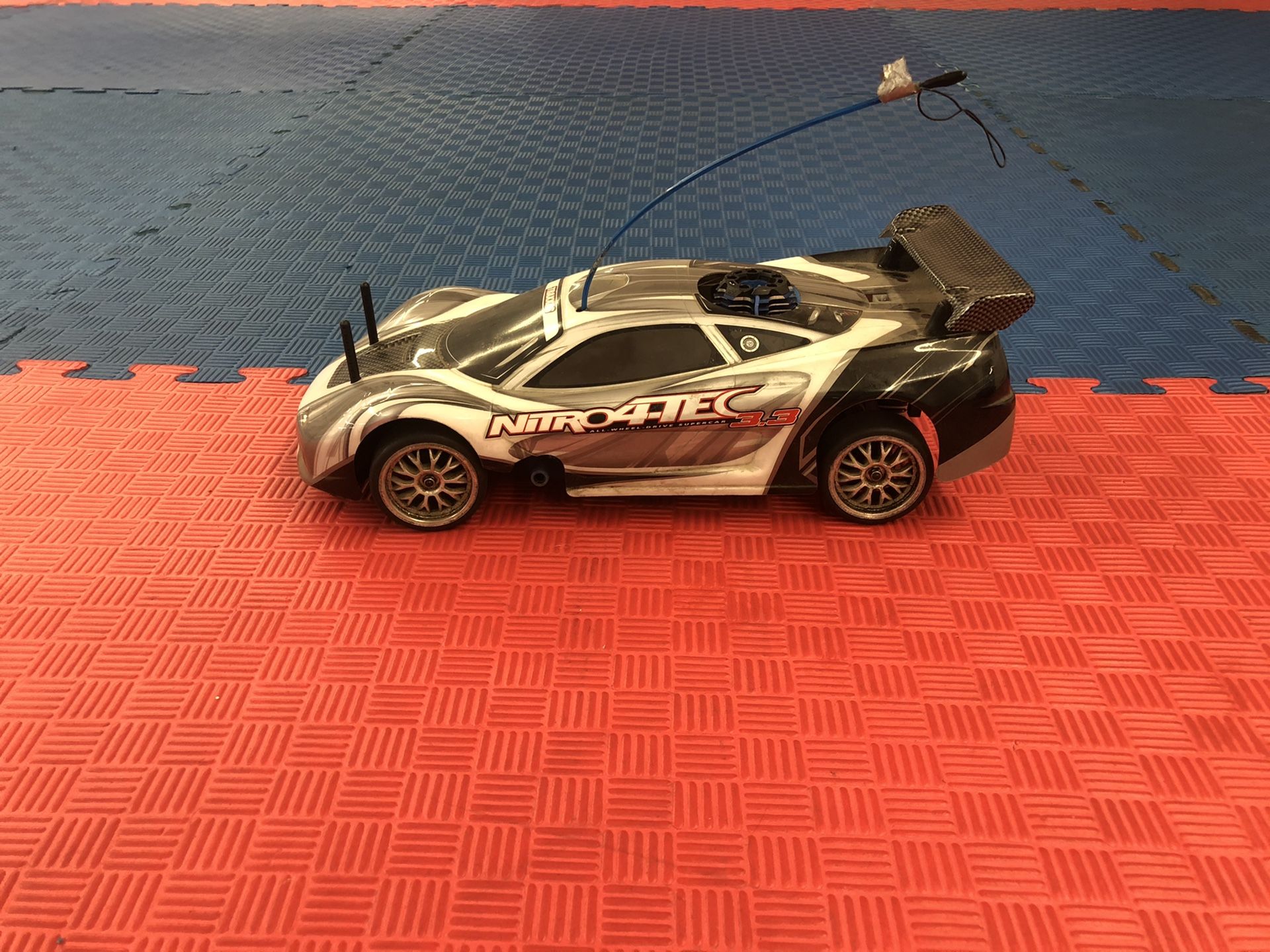 TRAXXAS NITRO 4TEC 3.3 (70+mph) RC GAS CAR for Sale in Los Angeles, CA