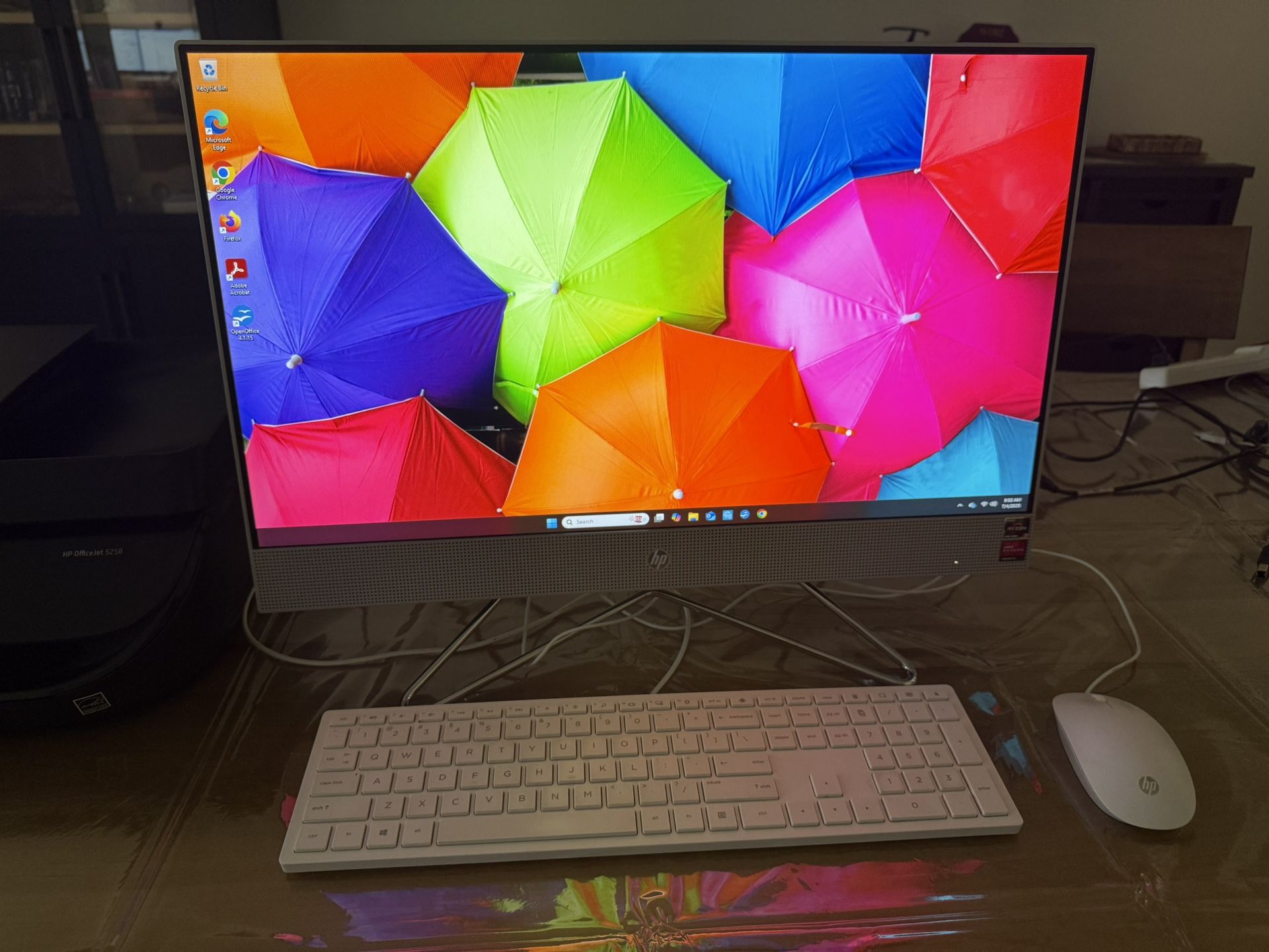 HP All in one AMD Ryzen 3, 8GB Ram, 256GB SSD, 1TB HDD, 23” Display, HP Inkjet Printer